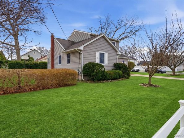 219 E John Street, Lindenhurst NY 11757