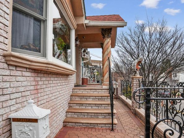 9429 Park Lane S, Woodhaven NY 11421