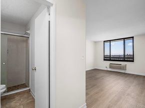 152-18 Union Turnpike 12R, Flushing NY 11367