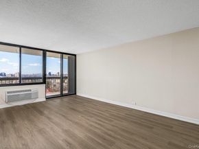 152-18 Union Turnpike 12R, Flushing NY 11367