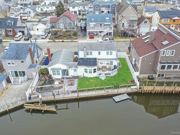 677 S 9th Street, Lindenhurst NY 11757