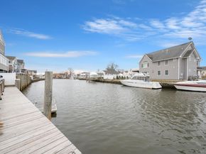 677 S 9th Street, Lindenhurst NY 11757