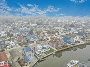 677 S 9th Street, Lindenhurst NY 11757