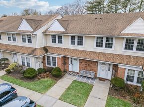 15 Gazebo Lane, Holtsville NY 11742