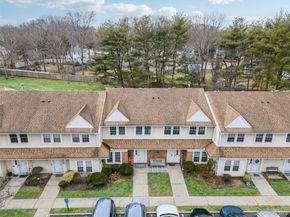 15 Gazebo Lane, Holtsville NY 11742