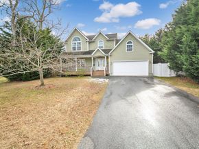 14 Donna Place, East Islip NY 11730