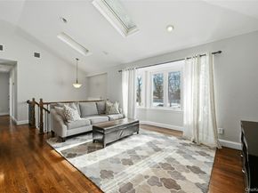 4 Stell Lane, East Northport NY 11731