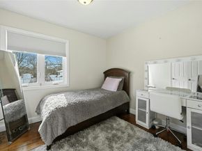 4 Stell Lane, East Northport NY 11731