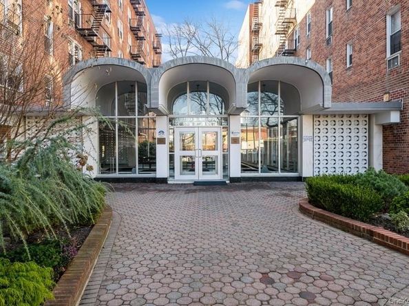 54-40 Little Neck Parkway 6M, Little Neck NY 11362