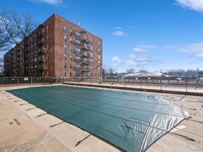 54-40 Little Neck Parkway 6M, Little Neck NY 11362