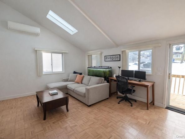 17 Oneida Avenue, Selden NY 11784