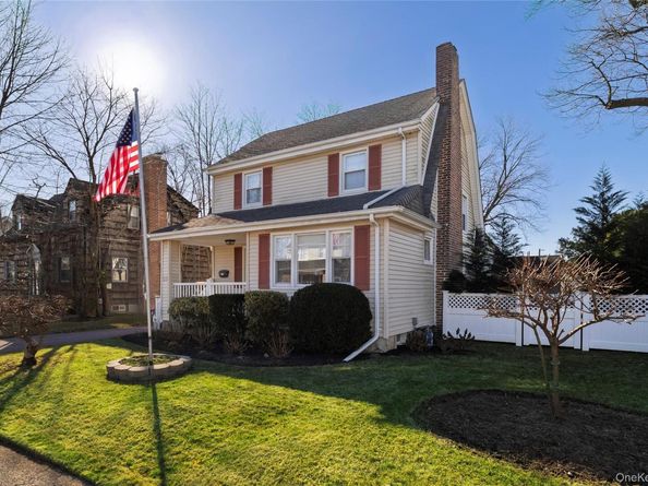 29 Norwich Avenue, Lynbrook NY 11563