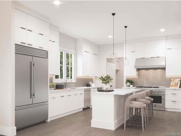 26 Sequoia Circle, Manhasset NY 11030