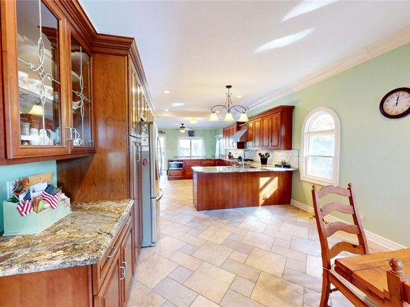 725 Scranton Avenue, East Rockaway NY 11518