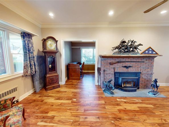 725 Scranton Avenue, East Rockaway NY 11518