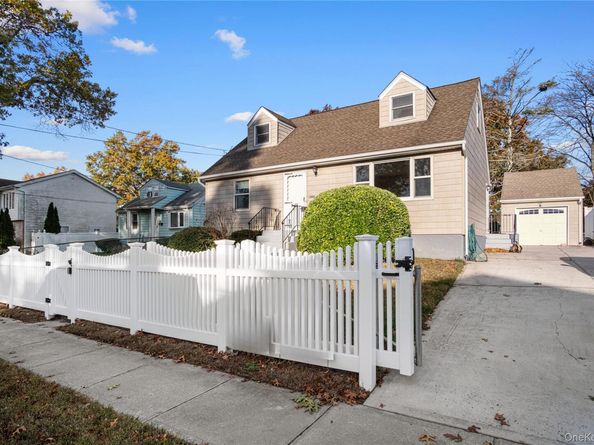 1000 Cleveland Street, Uniondale NY 11553