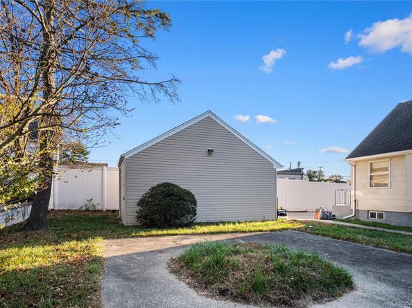 1000 Cleveland Street, Uniondale NY 11553