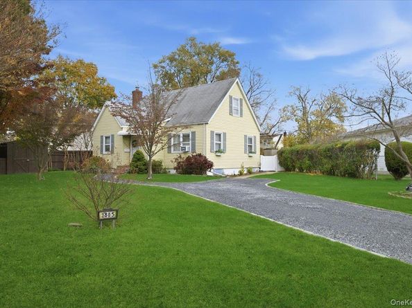 3805 Colonial Court, Seaford NY 11783