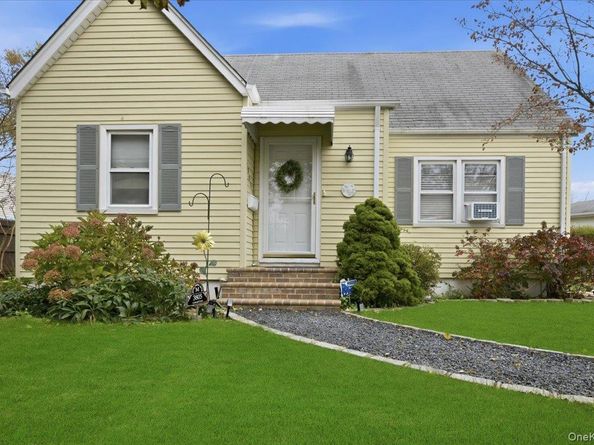 3805 Colonial Court, Seaford NY 11783