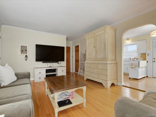 3805 Colonial Court, Seaford NY 11783