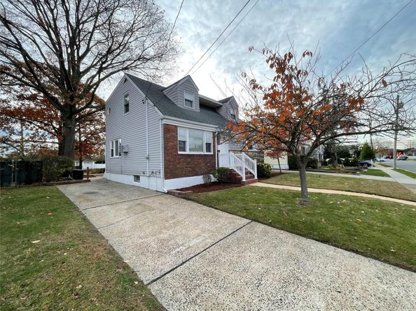 3305 1st Street, Oceanside NY 11572