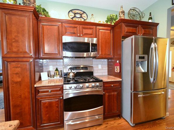 11 Macintosh, Selden NY 11784