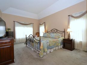 11 Macintosh, Selden NY 11784