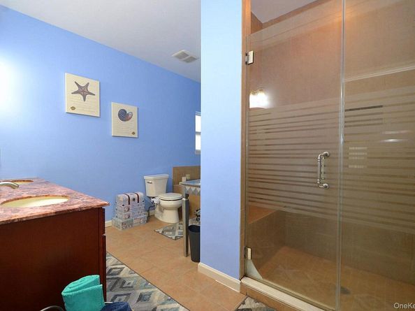 11 Macintosh, Selden NY 11784