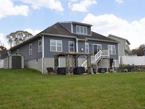 11 Macintosh, Selden NY 11784