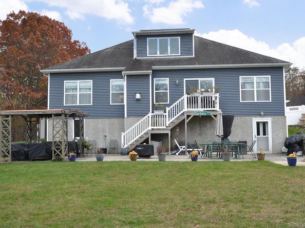 11 Macintosh, Selden NY 11784