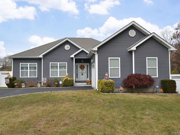 11 Macintosh, Selden NY 11784