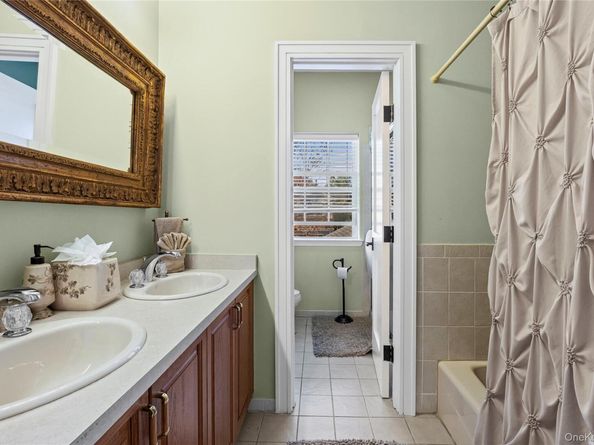 38 Hamlet Drive, Mount Sinai NY 11766