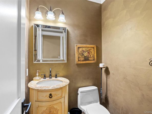 38 Hamlet Drive, Mount Sinai NY 11766