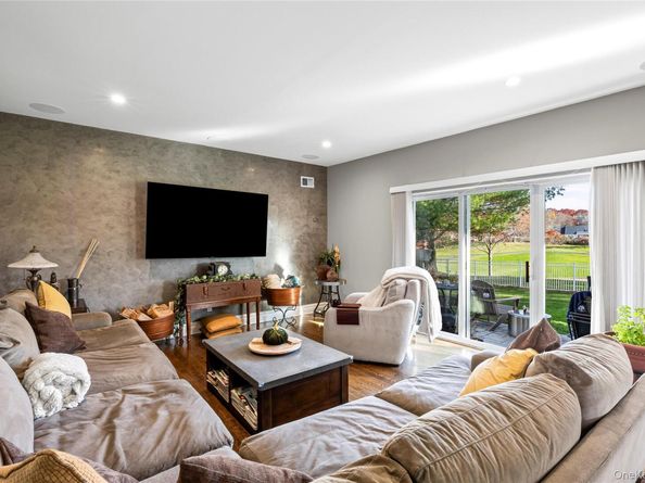 38 Hamlet Drive, Mount Sinai NY 11766