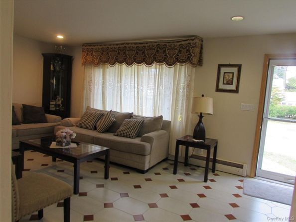 828 Windmill Avenue, West Babylon NY 11704