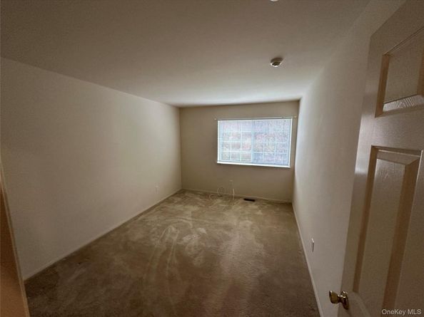 328 Prairie Court, Manorville NY 11949