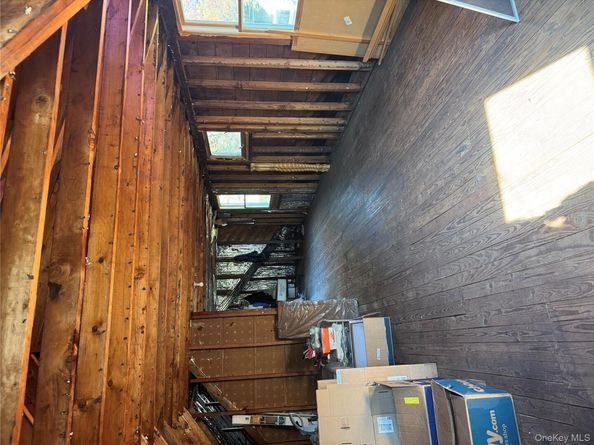 1 Glades Way, Halesite NY 11743