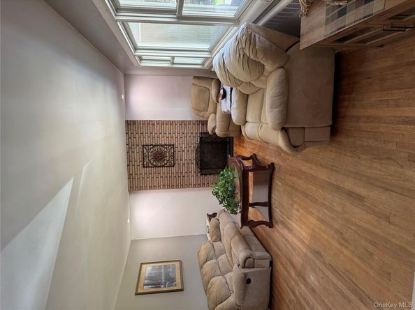 1 Glades Way, Halesite NY 11743