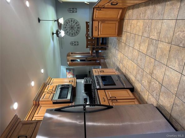 1 Glades Way, Halesite NY 11743