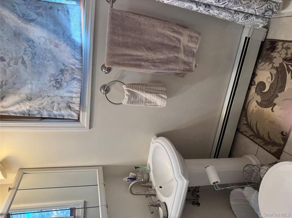 1 Glades Way, Halesite NY 11743