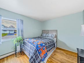 7 Hester Lane, Ronkonkoma NY 11779