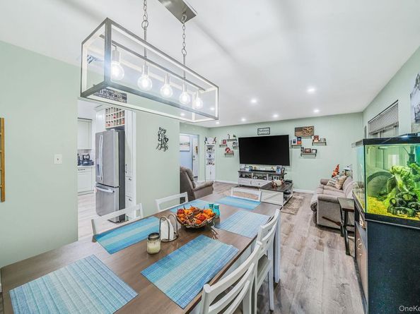 7 Hester Lane, Ronkonkoma NY 11779