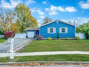 7 Hester Lane, Ronkonkoma NY 11779