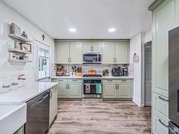 7 Hester Lane, Ronkonkoma NY 11779