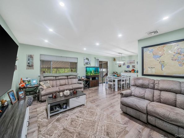 7 Hester Lane, Ronkonkoma NY 11779