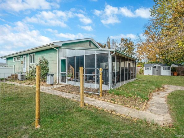 7 Hester Lane, Ronkonkoma NY 11779