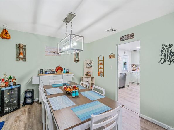 7 Hester Lane, Ronkonkoma NY 11779