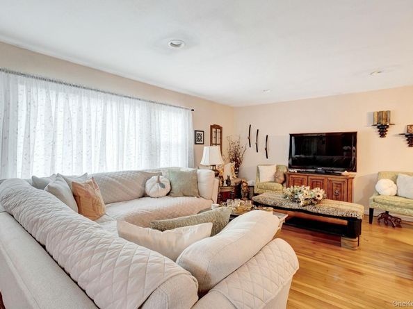 35 Gibson Boulevard, Valley Stream NY 11581