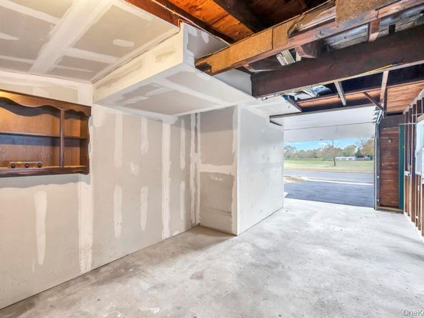 9 Redwood Lane, Levittown NY 11756