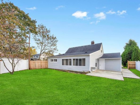 9 Redwood Lane, Levittown NY 11756